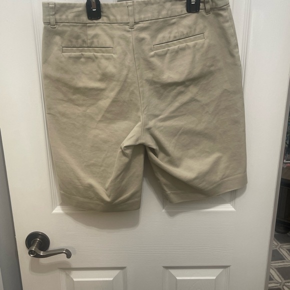 Liz Claiborne short khaki size 10 long shorts - Picture 8 of 9